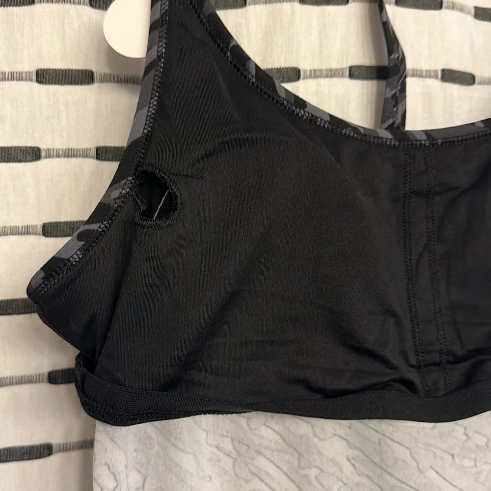 VS PINK Brami Tank Size Medium - Picture 7 of 11